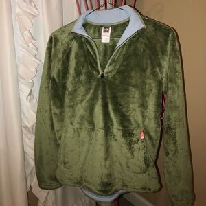 New Northface  fuzzy pullover